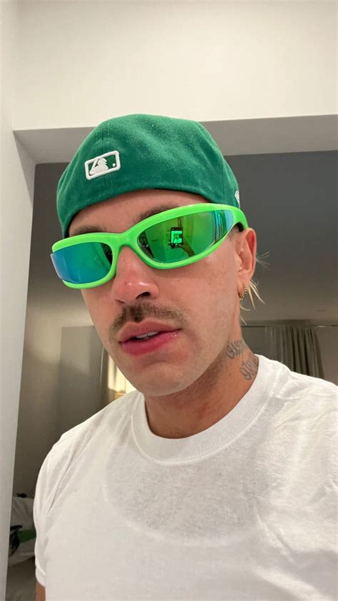 Pin de Luis Moncada en FERXXO | Estilo de fotos, Frases de reggaeton, Corte de pelo crew cut