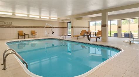 COURTYARD BY MARRIOTT AKRON FAIRLAWN - Hotel Reviews, Photos, Rate ...