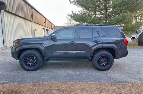 33" Nitto Terra Grappler tires (265/70r18) installed on 18" Factory ...