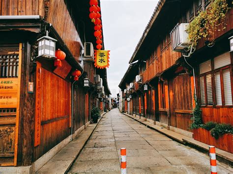 南长街夜色。作为无锡最热闹的地方之一，夏天的南长街夜景迷人|南长街|无锡|夜色_新浪新闻