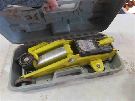 (2) 2 Ton Floor Jacks