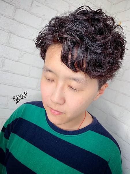 2019男发流行版被日本风吹偏了 春夏男士发型做日系卷发风_发型师姐