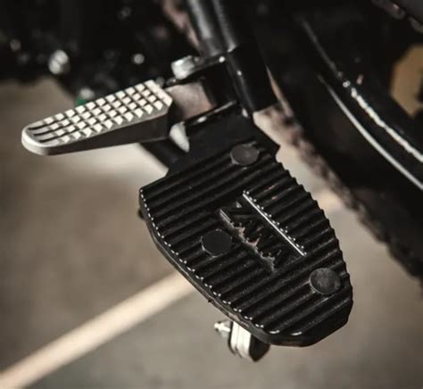 Rear Footrest (Pair) Ms For X-Pulse 210 : Amazon.in: Car & Motorbike