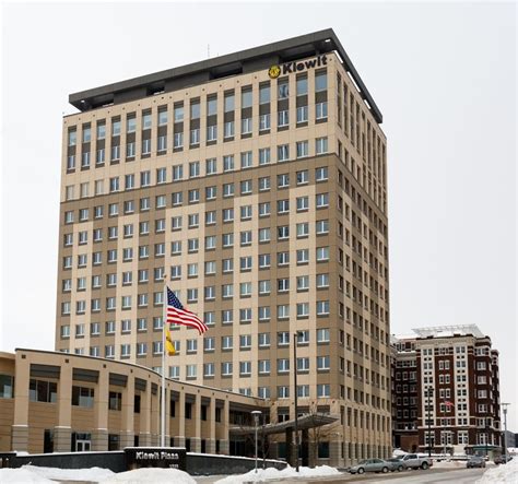 Warren Buffett: New lease for corporate headquarters is good news for ...