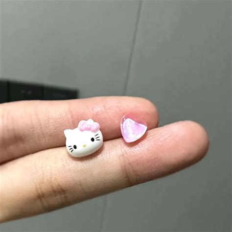 Hello Kitty Elite Heart Stud Earrings