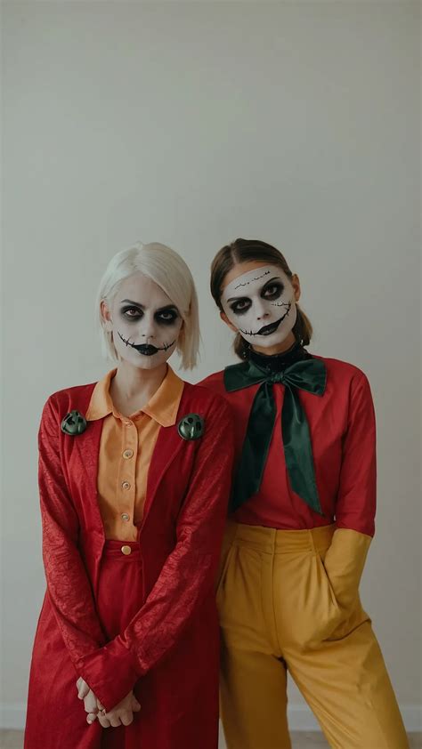 Spooktacular Style: Quick Halloween Costume Ideas for Women and Couples