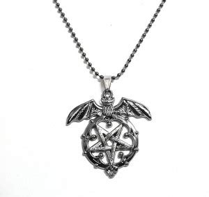 Love And Promise Gothic wicca satanic pentagram bat pendant Stainless ...