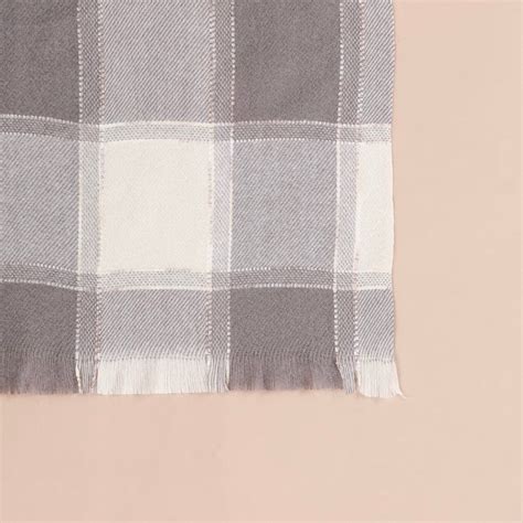 Checked Warm Shawl Scarf Grey Online - Premium Scarf | Nestasia