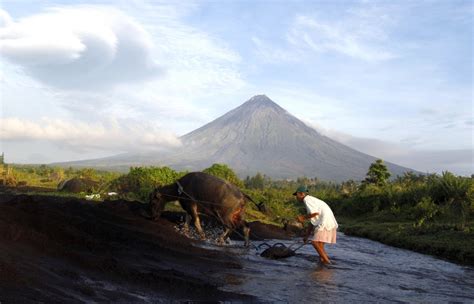 Mayon Volcano Update: Alert Level 3 Continues Exhibiting Relatively ...
