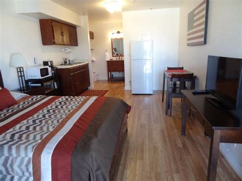 SHANGRI LA RIVER SUITES (Bullhead City) - Motel Reviews, Photos, Rate ...