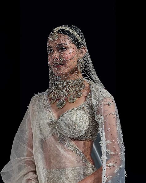 Svarnakaari Lehenga – Gaurav Gupta Official