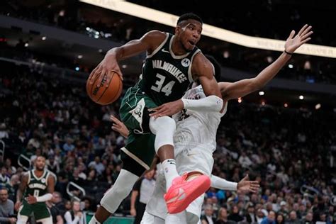 Bucks star Giannis Antetokounmpo out with muscle strain as Milwaukee ...