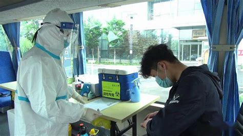 济南一大学生开学前做核酸检测，检验机构：每天都有100人左右，最快6小时出结果_青岛市