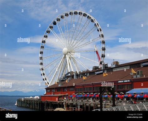 Great Ferris Wheel at Pier 57, Seattle, USA Stock Photo - Alamy