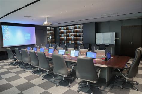 Multifunctional Conference Room 的图像结果
