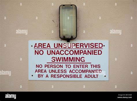 Swimming Sign 的图像结果