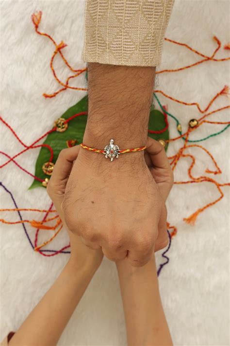 Eterno India - Modern Indian Heirloom