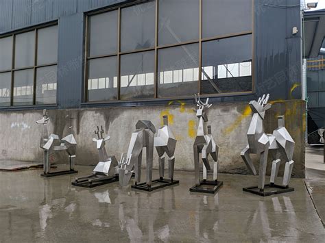 不锈钢锻造动物鹿雕塑 -宏通雕塑