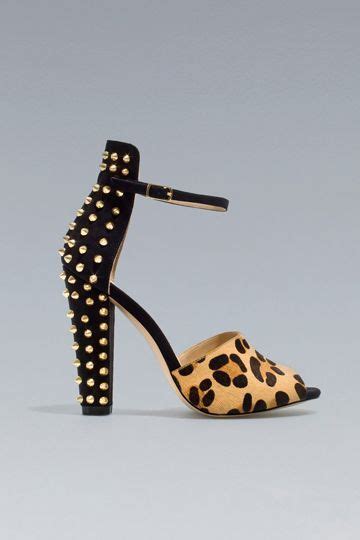 5 best animal print heels | Vogue India