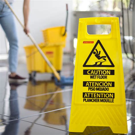 Caution Wet Floor Sign In Spanish