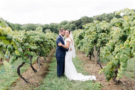 A Classic Put in Bay Winery Ohio Wedding — The Overwhelmed Bride ...