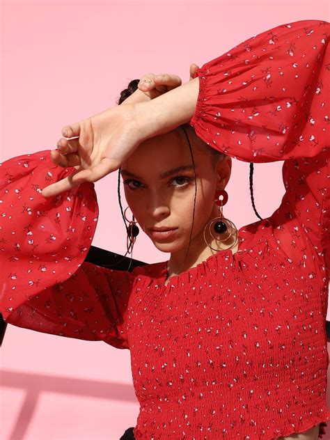 Women Red & White Ditsy Floral Printed Square Neck Bishop Sleeves ...