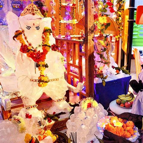 Devotes carries an idol of God Ganesha at a workshop in Kosapet in ...