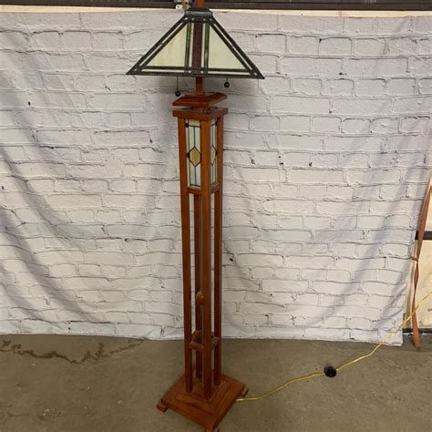 Mission Style Floor Lamp | EstateSales.org
