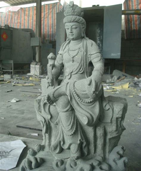 中国五台山上的佛教文殊菩萨石雕像意义_菩萨千千万万