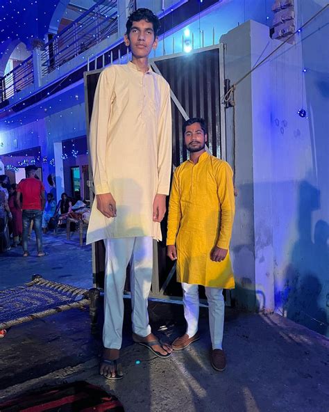 Karan Singh, 15 years old, 7'9"/2.40m with 🦶26 US/62eur : r ...
