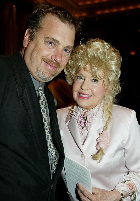 Beverly Hillbillies star Donna Douglas dies at 81 | wusa9.com