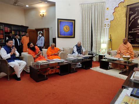 Home Minister Amit Shah meets Juna Pithadhishvar Acharya ...