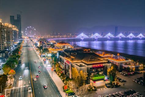 南昌县银三角万湖夜市：点燃“夜经济” 焕发消费活力凤凰网江西_凤凰网