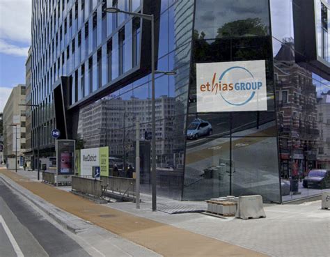 Moving Transparent LED Screen 的图像结果