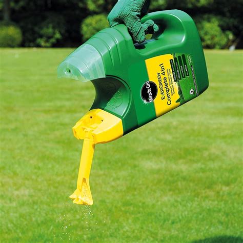 Miracle Gro Lawn Feed EverGreen Complete 4in1 Spreader Weed and Moss Killer