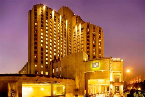 Unlimited Drinks, Live Saxophone And Personal Cabanas! NYE Scene