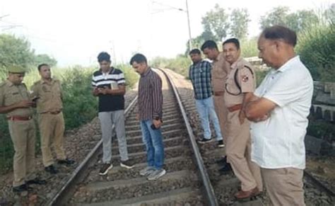 बिजनौर में बड़ा रेल हादसा टला, ट्रैक पर रखे गए थे पत्थर | Bijnor Major ...