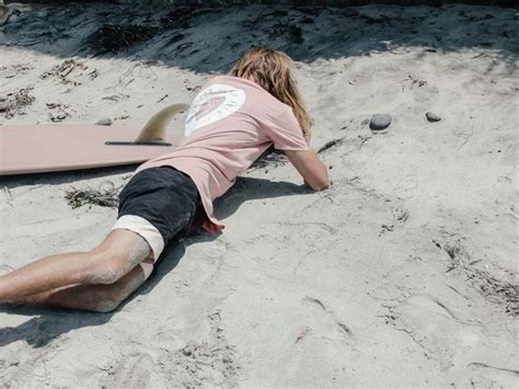 Male Models Surfing 的图像结果