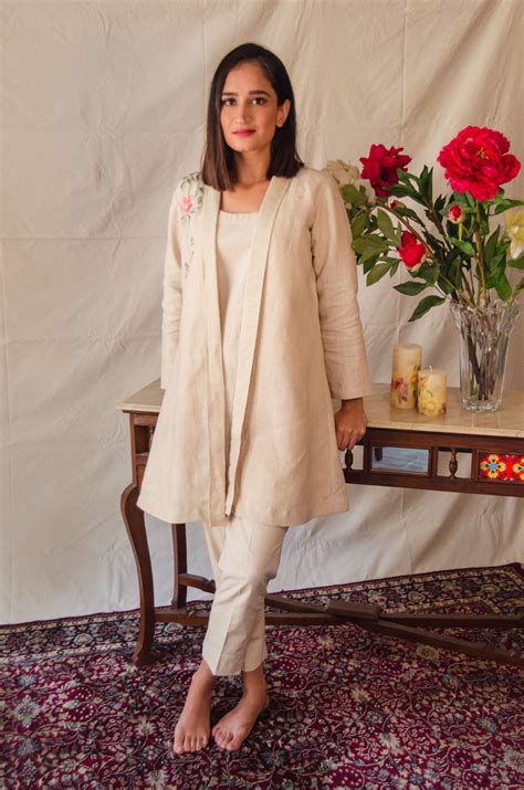 Beige Kurta Set with Embroidered Overlay in Pink Floral pattern – Nineh