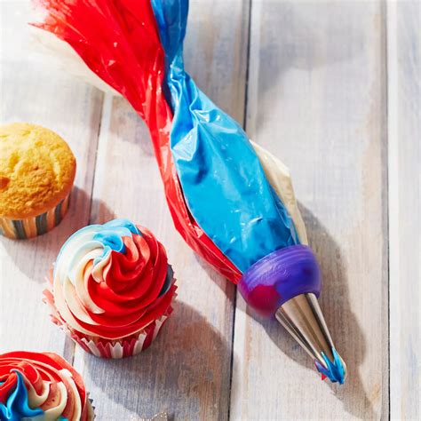 How To Use Wilton Disposable Decorating Bags With Coupler at Justin ...