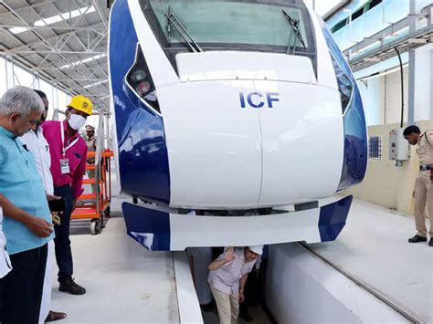 'Kavach' technology - Vande Bharat trains: Railway Min inspects new ...