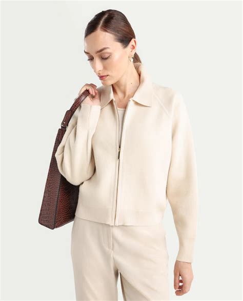 Rareism Women's Wedzo Off White Viscose Blend Spread Collar Regular Fi