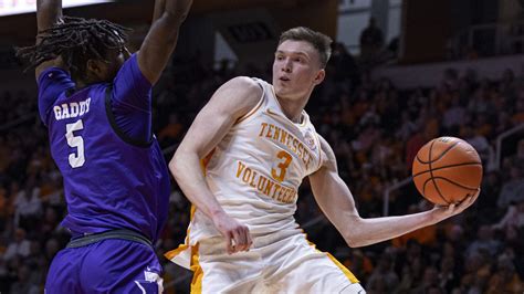 University of Tennessee men's basketball starts 2024 in Top 5 of ...