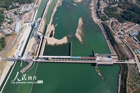 广西柳州红花水电站开闸放水迎新一轮降雨_蒙鸣明_无人机_地区