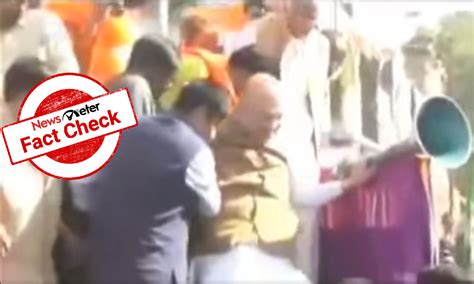 Fact check: No, Amit Shah did not fall off stage at Kolkata rally