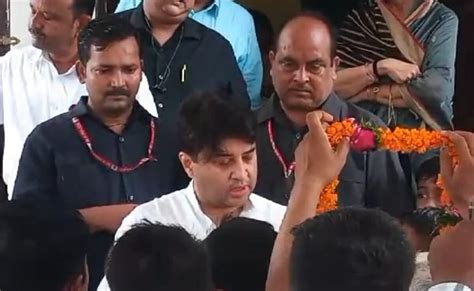 MP: केजरीवाल के 'चाचा' वाले बयान पर सिंधिया का तंज, कहा-चाचा ने दिल्ली ...