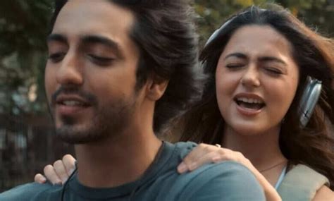 Ahaan Panday & Aneet Padda's Saiyaara Is Right Below SRK's Pathaan at ...