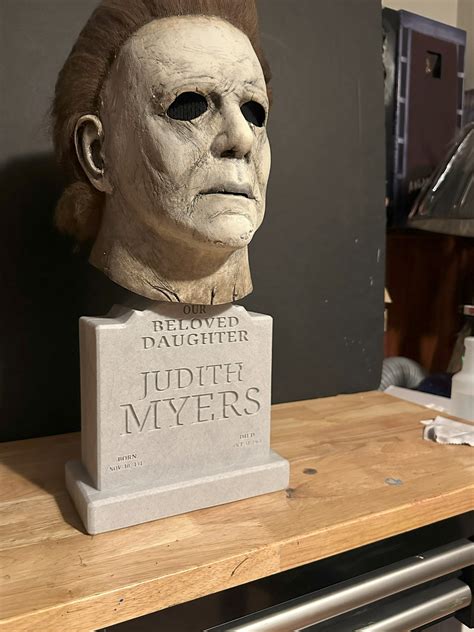 🪦 Michael Myers Judith Myers tombstone mask stand・ 3MF File for 3D printing・Cults
