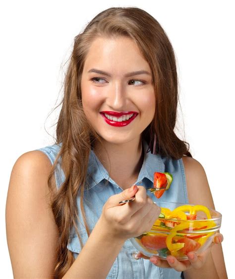 Femme en bonne santé avec de la salade sur fond blanc | Photo Premium