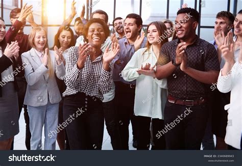 Business People Clapping 的图像结果